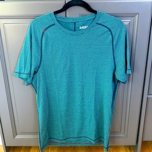 Rhône Short Sleeve T Shirt. Size L.